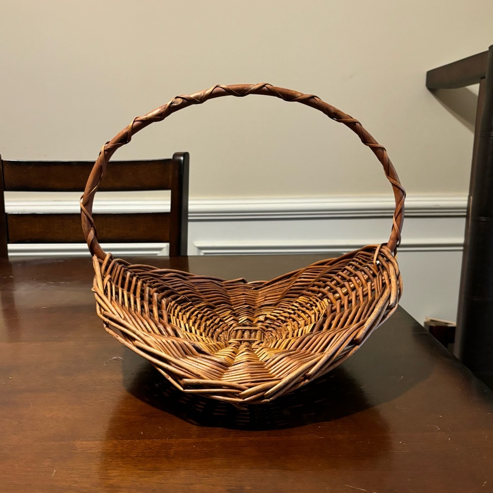 Woven fruit basket